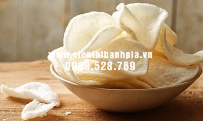 Bánh phồng tôm làm quà biếu