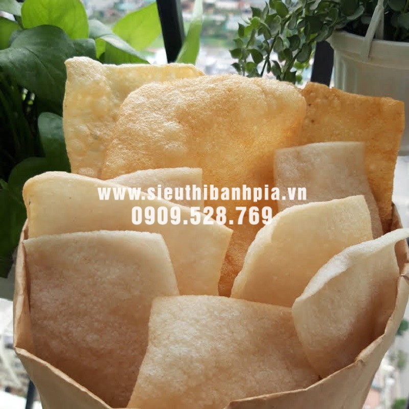 Bánh phồng tôm làm quà biếu