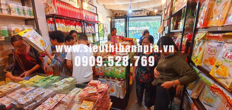 cửa hàng bánh kẹo quà tặng gần sân bay Tân Sơn Nhất